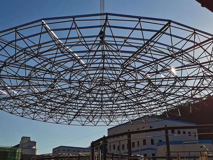 河东螺栓球网架工程施工现场